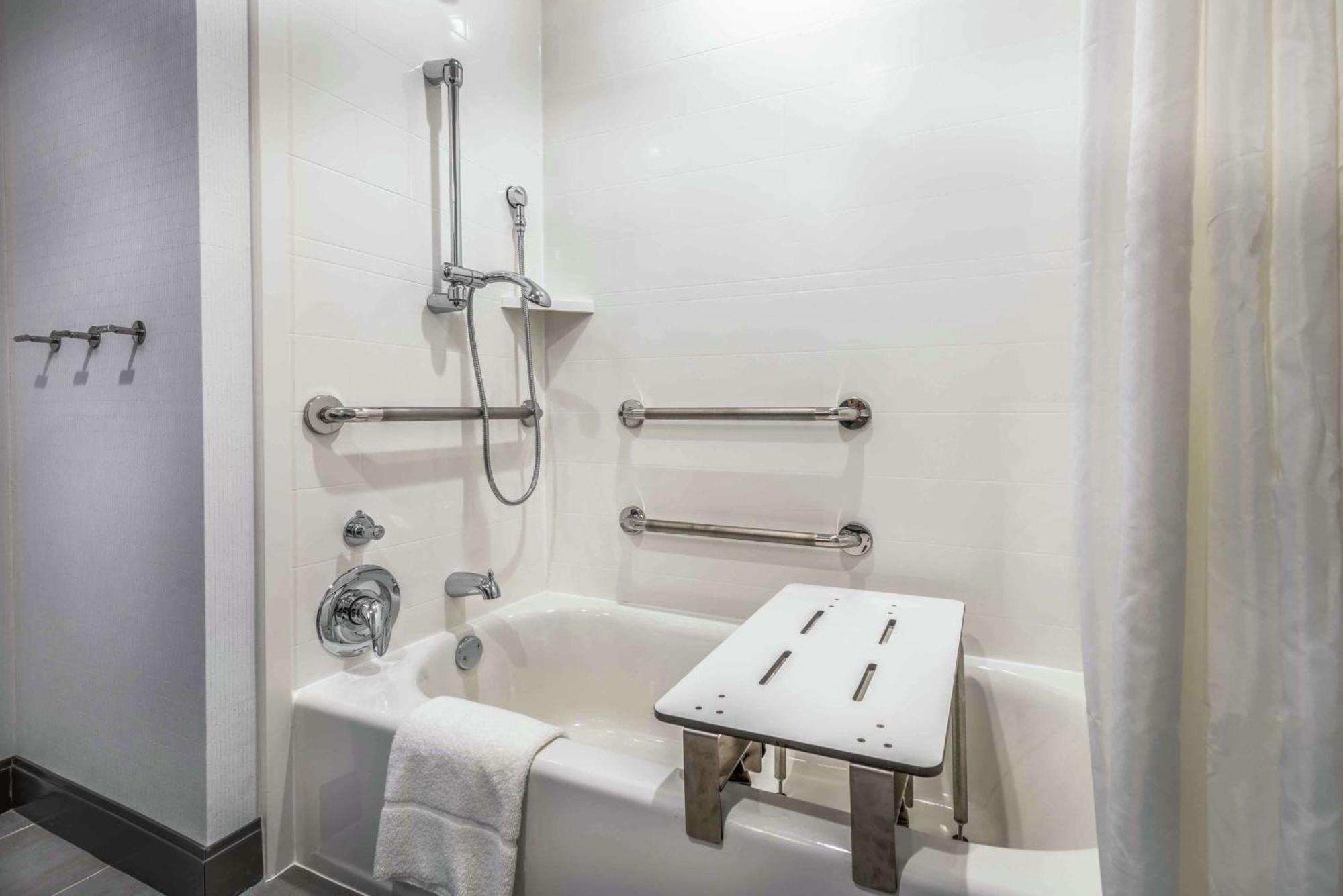 Hampton Inn & Suites Tallahassee Capitol-University מראה חיצוני תמונה